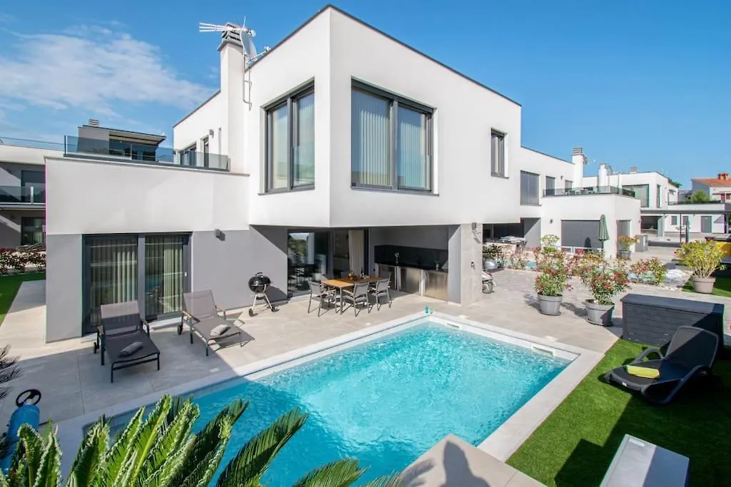 Designer Villa Luna Near The Sea In Volme , Pula Banjole